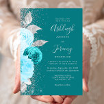 Eleganter türkisfarbener Silberhochzeitalter Glitz Einladung<br><div class="desc">Die links Seite dieses eleganten, modernen Hochzeitseinladens besticht durch einen Blumenstrauß in türkisfarbenen und hellblauen Farbtönen, besticht durch silberne Imitate und Imitate Glitzer und besticht durch einen Glitzer aus silbernen Imitaten. Der individuell anpassbare Text kombiniert handgeschriebene, hellsilbergraue Schrift, Copperplate und kursiv Schriftart auf türkisfarbenem Hintergrund. Auf der Rückseite ist ein...</div>