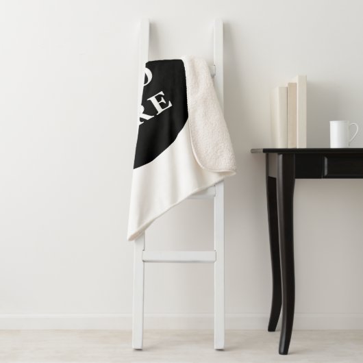 Eleganter und sanfter schwarzer QR-Code Sherpadecke (Beispiel)