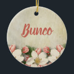 Eleganter und Vintager Bunco Player Keramikornament<br><div class="desc">Für meine Vintage Blume Kollektion habe ich dieses elegante und hübsche Vintage Blume Bunco Player Ornament entworfen. Monogramm mit Ihrem Lieblings-Bunco-Players-Namen oder Ihrem Bunco Group-Namen.</div>