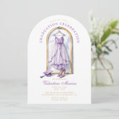 Eleganter und Whimsical Lila Dress Abschluss Einladung (Stehend Vorderseite)