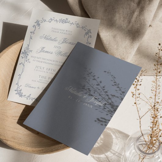 Eleganter verstaubter blauer Blumen-Boho-Botanik-H Einladung