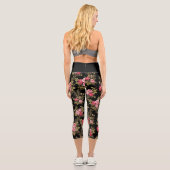 Eleganter Vintag rosa Rosen-Schwarzer Hintergrund Capri Leggings (Rückseite)