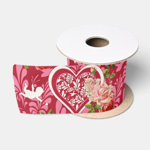 Eleganter Vintage-Cupid und rote Rose zum Valentin Satinband