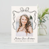 Eleganter Vintager Bow Cream Foto Abschluss Ankündigung (Stehend Vorderseite)