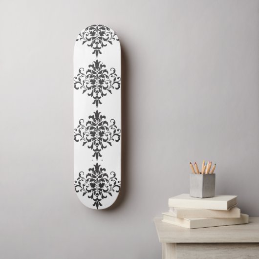 Eleganter Vintager Schwarz-Weiß-Damast Skateboard (Wandkunst)
