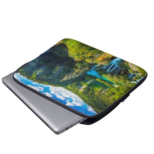 Eleganter Wasserfall landschaftlich, Kroatien Laptopschutzhülle (Vorne Knopf)