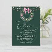 Eleganter Weihnachtskranz Hochzeit Rosa Einladung (Stehend Vorderseite)