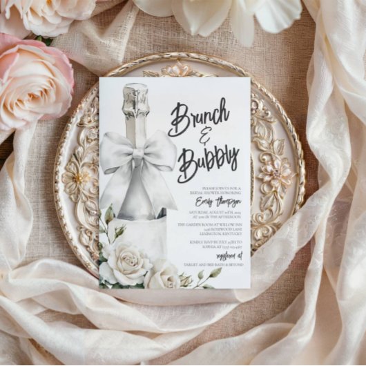 Eleganter Weißer Blumenbrunch und Bubbly