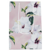 Eleganter weißer Hibiskus auf weichrosa Hintergrun Mittlere Geschenktüte (Rückseite)