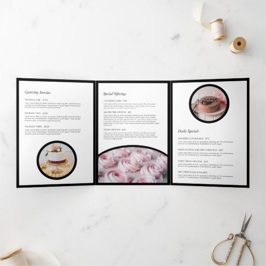 Eleganter weißer Kuchen mit Broschüre Florals II B (Innenseite)