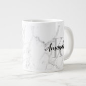 Eleganter weißer Marmorstein Monogramm groß Jumbo-Tasse (Vorderseite Rechts)