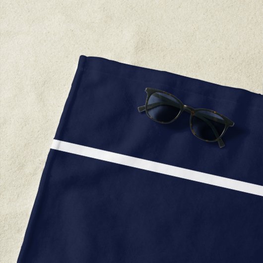 Eleganter, weißer, moderner mit Monogramm Name Strandtuch (Beispiel)