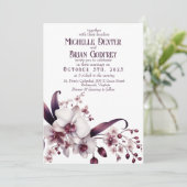 Eleganter weißer Orchid & Plum Hochzeit Einladung (Stehend Vorderseite)