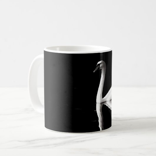 Eleganter weißer Schwan Reflektion am Schwarzen Se Kaffeetasse (Vorderseite Links)