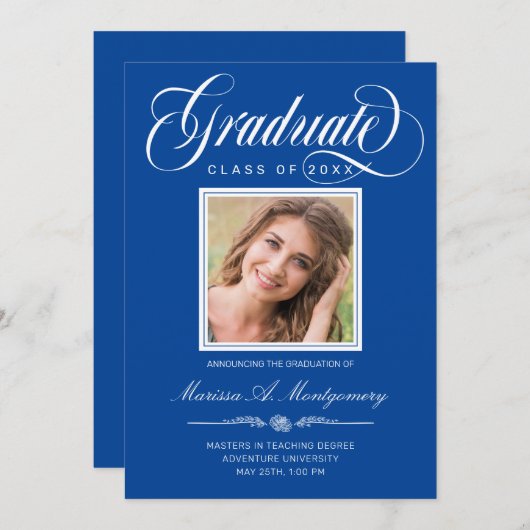 Eleganter White Script Foto Blue Uni-Abschluß Ankündigung (Vorne/Hinten)