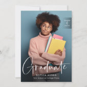 Eleganter White Script Overlay Zwei-Foto-Abschluss Ankündigung (Vorderseite)