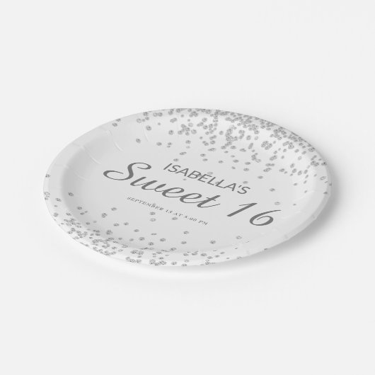 Eleganter White Silver Glitzer Sweet 16 Name Pappteller (Schrägansicht)