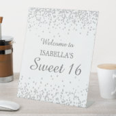 Eleganter White Silver Glitzer Sweet 16 Willkommen Sockelschild (In Situ)
