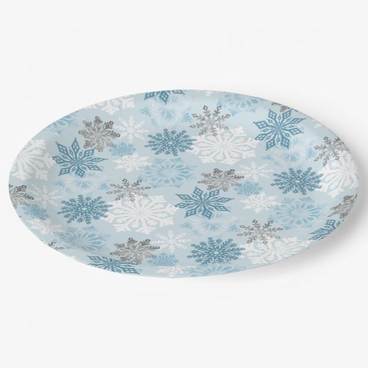 Eleganter Winter Blue Silver Glitzer Schneeflocken Pappteller (Schrägansicht)