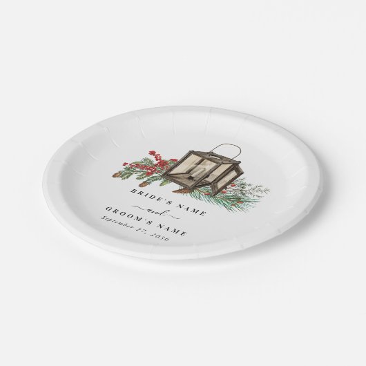 Eleganter Winter Rustic Pine Trees Lantern Wedding Pappteller (Schrägansicht)