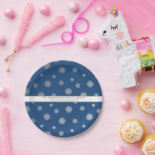 Eleganter Winter Silver Blue Snowflakes Holiday Pappteller (Party)