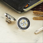 Elegantes 18. Geburtstag von Porzellan Anstecknadel<br><div class="desc">Feiern Sie Ihr 18-jähriges Hochzeitstag in Porzellan mit diesem Button! Elegante Schwarz-Weiß-Schriftzüge mit vergoldeten sechseckigen Konfetti auf weißem und porzellanblauem Marmorboden sorgen für eine unvergessliche Touch für diesen besondere Anlass und Meilenstein. Personalisieren Sie die Initialen des Paares und die Ehedaten. Design © W.H. Sim. Weitere Informationen unter zazzle.com/expressionsoccasions</div>