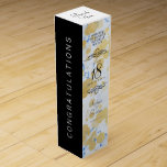 Elegantes 18. Geburtstag von Porzellan Weinbox<br><div class="desc">Fügen Sie mit dieser Weingeschenkbox eine besondere Touch zu den 18. Hochzeitsfeiern hinzu! Elegante schwarze Serifen und serifenlose Schriftzeichen mit vergoldeten sechseckigen Konfetti auf einem porzellanblauen marmorierten Hintergrund fügen eine denkwürdige Touch für diesen besondere Anlass und Meilenstein. Passen Sie mit den Namen des glücklichen Paares und den Jahren der Ehe...</div>