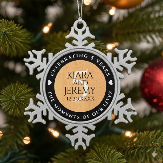 Elegantes 5. Jubiläum der Hochzeit von Holz Schneeflocken Zinn-Ornament