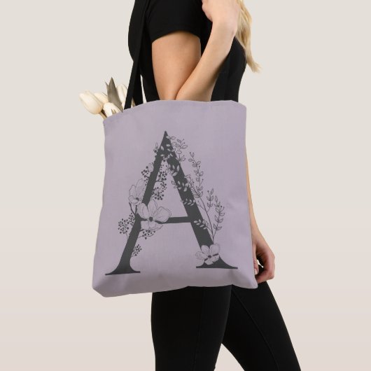 Elegantes A Boho Blumenmonogramm Initial Lila Grau Tasche (Von Nahem)