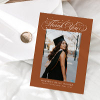 Elegantes Abschlussfoto mit Terrakotta-Schrift
