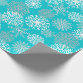 Elegantes Aqua Winter Schneeflocken Muster Geschenkpapier (Ecke)