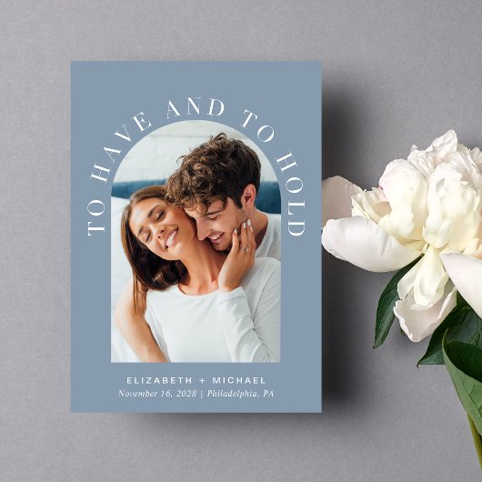 Elegantes Arch Foto QR Code Dusty Blue Wedding Einladung