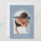 Elegantes Arch Foto QR Code Dusty Blue Wedding Einladung (Vorderseite)