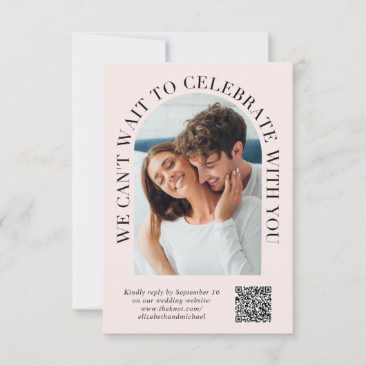 Elegantes Arch Foto QR Code Rosa Hochzeit RSVP Karte (Vorderseite)