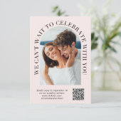 Elegantes Arch Foto QR Code Rosa Hochzeit RSVP Karte (Stehend Vorderseite)