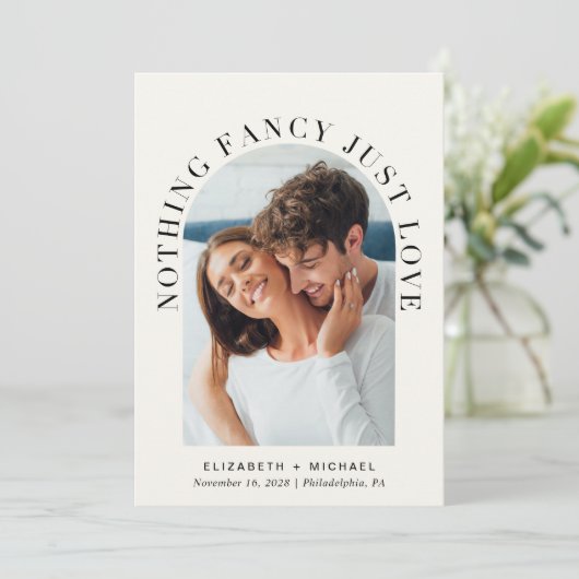 Elegantes Arch Foto QR Cream Lässige Hochzeit Einladung (Stehend Vorderseite)