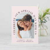 Elegantes Arch Foto Rosa Hochzeit Einladung (Stehend Vorderseite)