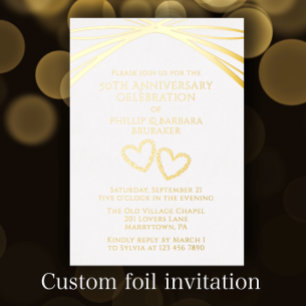 Elegantes Arch Heart Golden 50. Hochzeitstag Folieneinladung