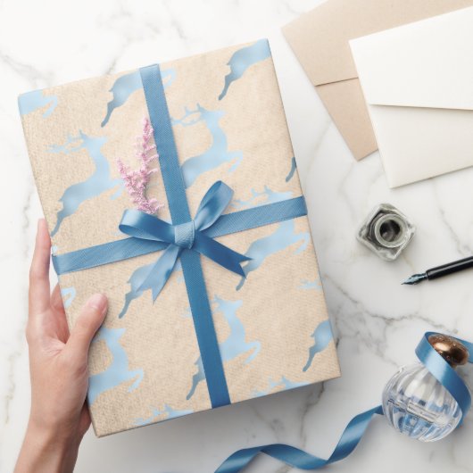 Elegantes Baby Blue Weihnachtsrentiermuster Geschenkpapier (Schenken)