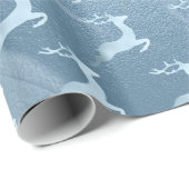 Elegantes Baby Blue Weihnachtsrentiermuster Geschenkpapier (Rolleneckpunkt)