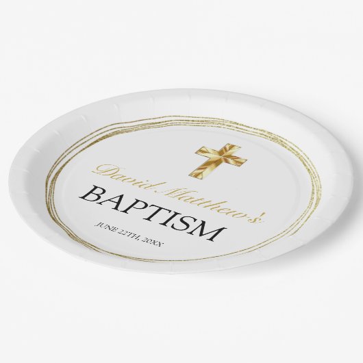 Elegantes Baby Boy Taufe White & Gold Cross Pappteller (Schrägansicht)