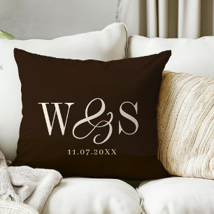 Elegantes Bauernhaus braunes initial Hochzeitspaar Kissen