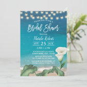 Elegantes Beach Lily Blume Botanisches Brautparty Einladung (Stehend Vorderseite)