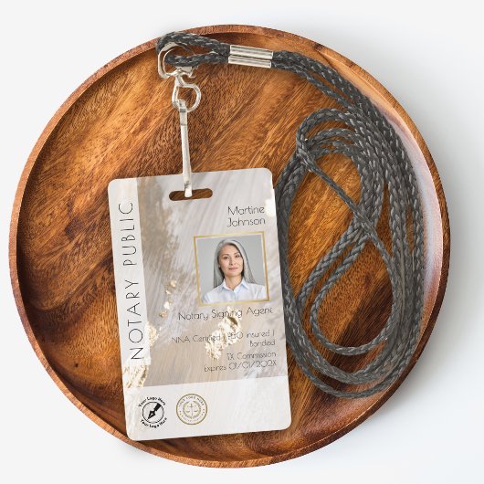 Elegantes Beige Wasserfarben-Logo QR Notary Public Ausweis