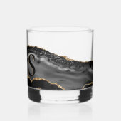 Elegantes Black Agate Geode Gold Glitzer Monogram Whiskyglas (Rückseite)
