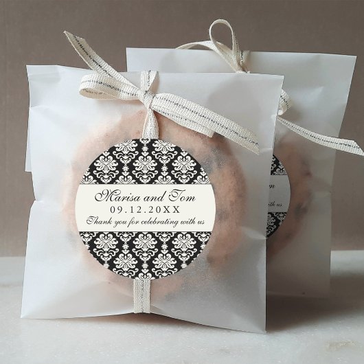 Elegantes Black and Ivory Damask Wedding Monogram Runder Aufkleber