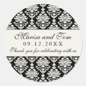 Elegantes Black and Ivory Damask Wedding Monogram Runder Aufkleber (Vorderseite)