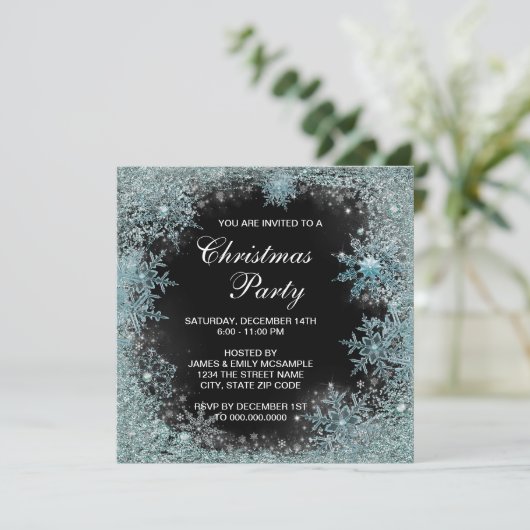 Elegantes Black Aquamarin Blue Snowflake Party Einladung (Stehend Vorderseite)