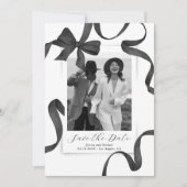 Elegantes Black Bow-Foto Save The Date (Vorderseite)