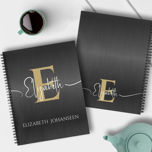 Elegantes Black Brushed Metal Gold Monogram Script Notizblock